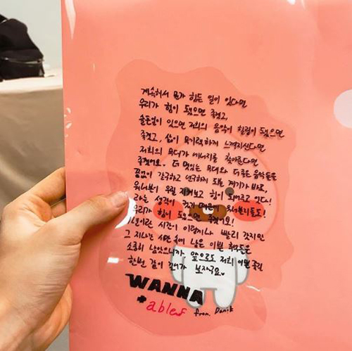 Group Wanna One Kang Daniel thanked fans for their debut a year anniversary.On the 7th, Wanna Ones official Instagram posted a hand letter written by Kang Daniel himself.In this letter, Kang Daniel wrote, If we continue to have something difficult, we hope that we will be able to help, if we have sad things, we hope our music will be healing, and if life feels helpless, our stage will find energy.I hope that the Wannable will be a force because the idea that Wannable is watching and empowering us is the opportunity to endlessly crave and study more wonderful stages and better music.Finally, The time of one year went so fast, but the beautiful memories left in the past time are precious, so lets walk together with our pretty flower path in the future.Meanwhile, Wanna One, who debuted on August 7 last year, welcomed her debut a year anniversary today (7th).Wanna One communicates with fans through a year anniversary commemorative lie room at 8 pm Naver V app.