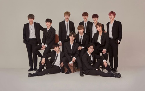 <p>Group Wanna One celebrated its 1st anniversary today (7th) and conveyed gratitude to Warner table.</p><p>Wanna One (river Daniel, Park Jihoon, Idefi, Kim Jae-hwan, Ong Voice Actor, Kin Tang, LA Igwin Lin, Yoon Jin Sung, Fan Min Hyeon, Bejin Young, Ha Nebula) debuted through the official Twitter Inc. 1st anniversary Left.</p><p>Wanna One said, With Warner Cable, the year when everything was special and happy.</p><p>Eleven members in the photo that was released together gave a dunky charm with a clean suit look. In addition, he attracted a gaze to the more mature male beauty.</p><p>Meanwhile, Wanna One is a group formed using Mnets survival program Produce 101 Season 2 which gathered hot attention last year. August 7, 2017 Step into the singing world with the title song Energetic of the debut album 1 X 1 = 1 (TO BE ONE).</p><p>Since then, Warner Roy called Wanna One has received a great love for various aesthetics, not only to award prizes at various awards ceremonies.</p>