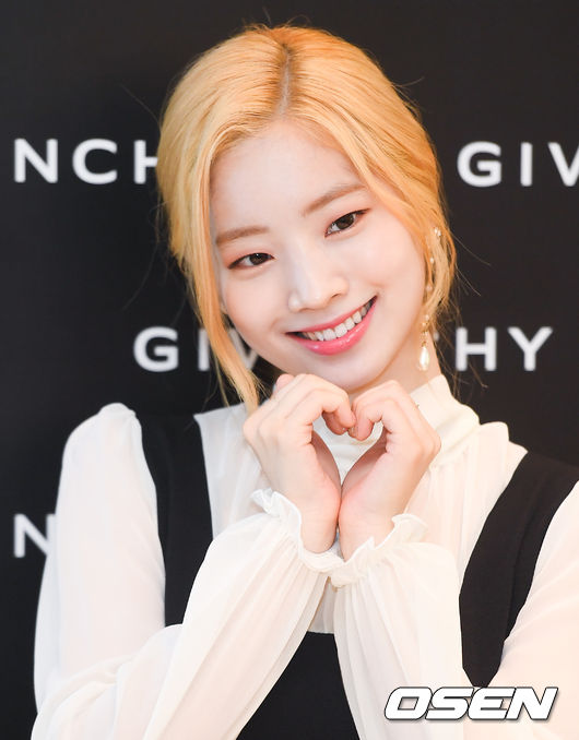 Girls group TWICE Nayeon, Jingyeon and Dahyun are posing at the event commemorating the official store of the brand Givenchy held at a store in Shinchon branch of Hyundai Department Store in Seoul on the morning of 7th.