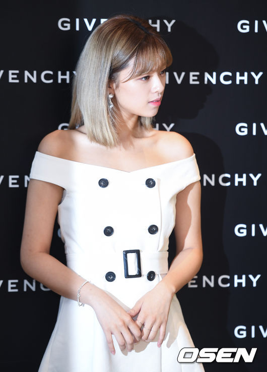 Girls group TWICE Nayeon, Jingyeon and Dahyun are posing at the event commemorating the official store of the brand Givenchy held at a store in Shinchon branch of Hyundai Department Store in Seoul on the morning of 7th.