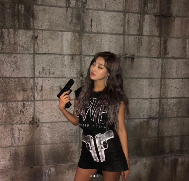 Jihyo, a member of girl group TWICE, showed off her chic charm.On the afternoon of the 7th, TWICE official Instagram showed a picture of Jihyo.In the photo, Jihyo is aiming with a model gun, holding a gun and making a chic, ruthless look that caught his eye.TWICE is releasing its concept photo on September 12th, with Japan ahead of its first full-length album BDZ release.On the 5th, Nayeon - Jung Yeon - Momo, on the 6th, Sana - Jihyo - Mina, followed by Dahyun - Chae Young - Tsuwis youngest line, respectively.The members in the teaser raised their expectations for the new album with a chic transformation that is 180 degrees different from their unique bright, fresh and youthful image.Jihyos photo, which was released this time, is also raising interest in Japans first regularity with an atmosphere similar to that in the teaser image.On the other hand, TWICEs first music album BDZ is an abbreviation of bulldozer, which means Lets break the big wall in front of you like bulldozer and move forward.The album and the title song BDZ are produced by J. Y. Park, the head of JYP, and J. Y.Park X TWICE , and the strongest combination that I heard was once again united.Official SNS of TWICE.