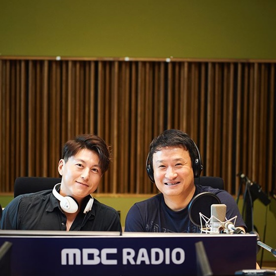 Actor Ryu Soo-young has confessed that he is not Memory about his wife Park Ha-sun and Lee Joon-gis love god who appeared in the drama Two Weeks.On MBC Radio Standard FM (95.9Hz against Seoul) Women Yang Hee-eun, Seo Kyung-seok, which was broadcast on the morning of the 7th, Ryu Soo-young was a special DJ on behalf of singer Yang Hee-eun who left for summer vacation.Ryu Soo-young said, I ran around with a gun because it was a homicide Detective in the drama Two Weeks.I wanted to play a masculine role, but I worked hard because it was my first Detective role. In the drama, Park Ha-sun was my fiancee and came out as a single mother.Her daughters biological father was Lee Joon-gi, she added.Seo Kyung-seok asked Ryu Soo-young about Park Ha-sun and Lee Joon-gis love god, and Ryu Soo-young said, It did not come out much. I did not see it.Memory is not. Those unnecessary memories are not Memory I think its going to be close, but its going to be fun, Ryu Soo-young said of his partner radio appearance with Park Ha-sun.There is a close part because the couple know everything, he laughed.Meanwhile, Ryu Soo-young has been working with Park Ha-sun in MBC drama Two Weeks which was broadcast in 2013.He then married Park Ha-sun in January 2017 before holding his first daughter in his arms in August of that year.