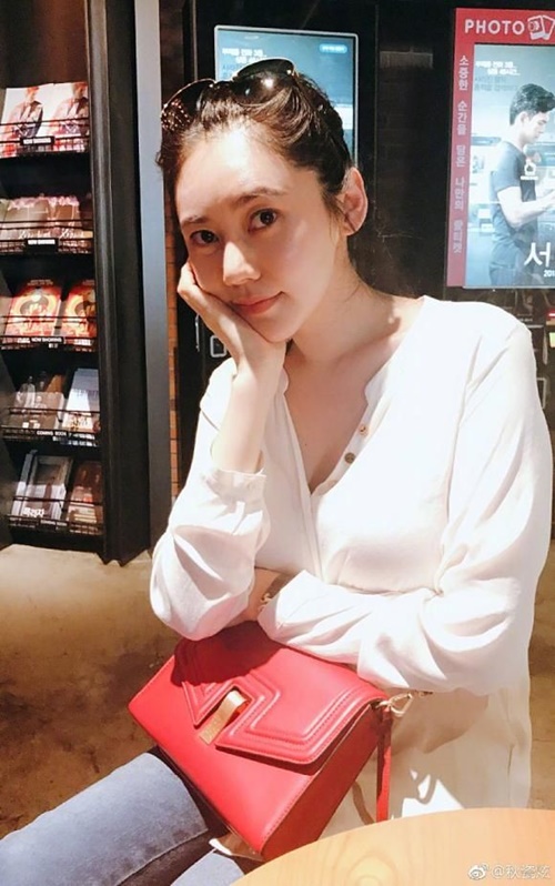 Actor Choo Ja-hyun reveals recent statusOn the 7th, Choo Ja-hyun posted a photo on his Chinese SNS, saying, Its been a long time, but its still so hot.In the public photo, Choo Ja-hyun is smiling brightly in what looks like a movie theater.Choo Ja-hyun explained the health anomaly through VCR with her husband Xiaoguang Yu in Same Bed, Different Dreams 2 Season 2 - You are My Destiny on the 9th of last month.At the time, Choo Ja-hyun said, I had a good son Sea. I had a pregnancy addiction because I was an old woman, but fortunately I had good first aid.I was hospitalized, but Im recovering because of my husband, he said. I think I was just getting better with a bright look. I tried to say hello with a healthy look.
