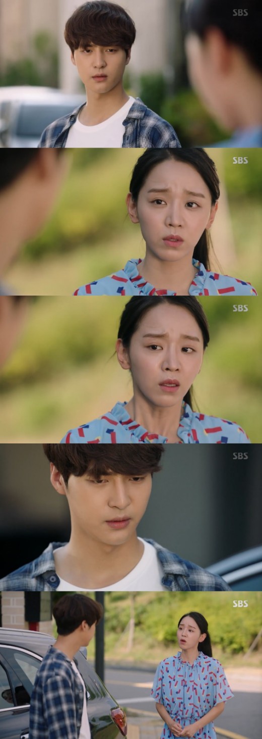 Thirty but Shin Hye-sunYang Se-jong, as we get closer, Simkung Index Thirty but seventeen Shin Hye-sun, Yang Se-jong are one step closer: as the two get closer, the viewers mind is fluctuating even more.In the SBS monthly drama Thirty but Seventeen, which was broadcast on the 7th, he was drawn to the image of Shin Hye-sun, who entered the room of Yang Se-jong in a state of drinking and dead drunkenness.I was confused with the room and slept in a bed.Utherly, who opened his eyes in the morning, thought this was a dream, even hitting the cheek of Gong Woo-jin, who opened his eyes. Uthery was surprised by Gong Woo-jins words, This is a dream and Its not a dream.Eventually, I apologized to Gong Woo-jin and left the room.Gong Woo-jin, who met again at the company, was cold to Ussari. Asked about the broken earphones, Is not it close enough to tell you why?I do not think I should know each other very well, not to continue to see it in the future. Uthery told Gong Woo-jin, I thought we were close. Im going crazy because of the gratitude. Ill pay you back if I leave home.I thought it was the best person I met with my eyes open. Kung Woo-jin shook with such a wistful.Gongs nerves were focused on Ussari.As Gong U-jin was worried, Utheri thought a lot about Kim Tai-lin, and he looked back at himself with his enviable heart as he had a dream about the violin.When Uthery returned home, shed tears, picking onions, and needed a reason to shed tears. Uthery tried to wipe away tears, and at this time, Gong Woo-jin wiped away tears instead.They looked at each other and thought.Gong Woo-jin tried to turn away from Utheri, but he could not abandon his strong attraction to him.There is a growing interest in whether Gong Woo-jin will overcome the trauma and develop his mind about Utheri.