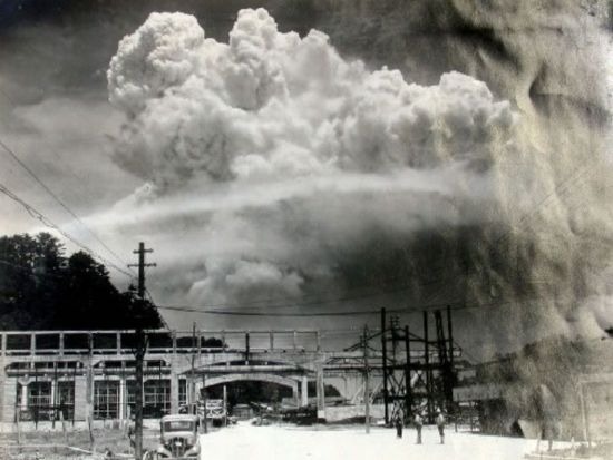 1945년 8월9일, 나가사키에 원폭 투하직후 발생한 거대한 토네이도의 모습.(사진=나가사키시 홈페이지/http://www.city.nagasaki.lg.jp)
