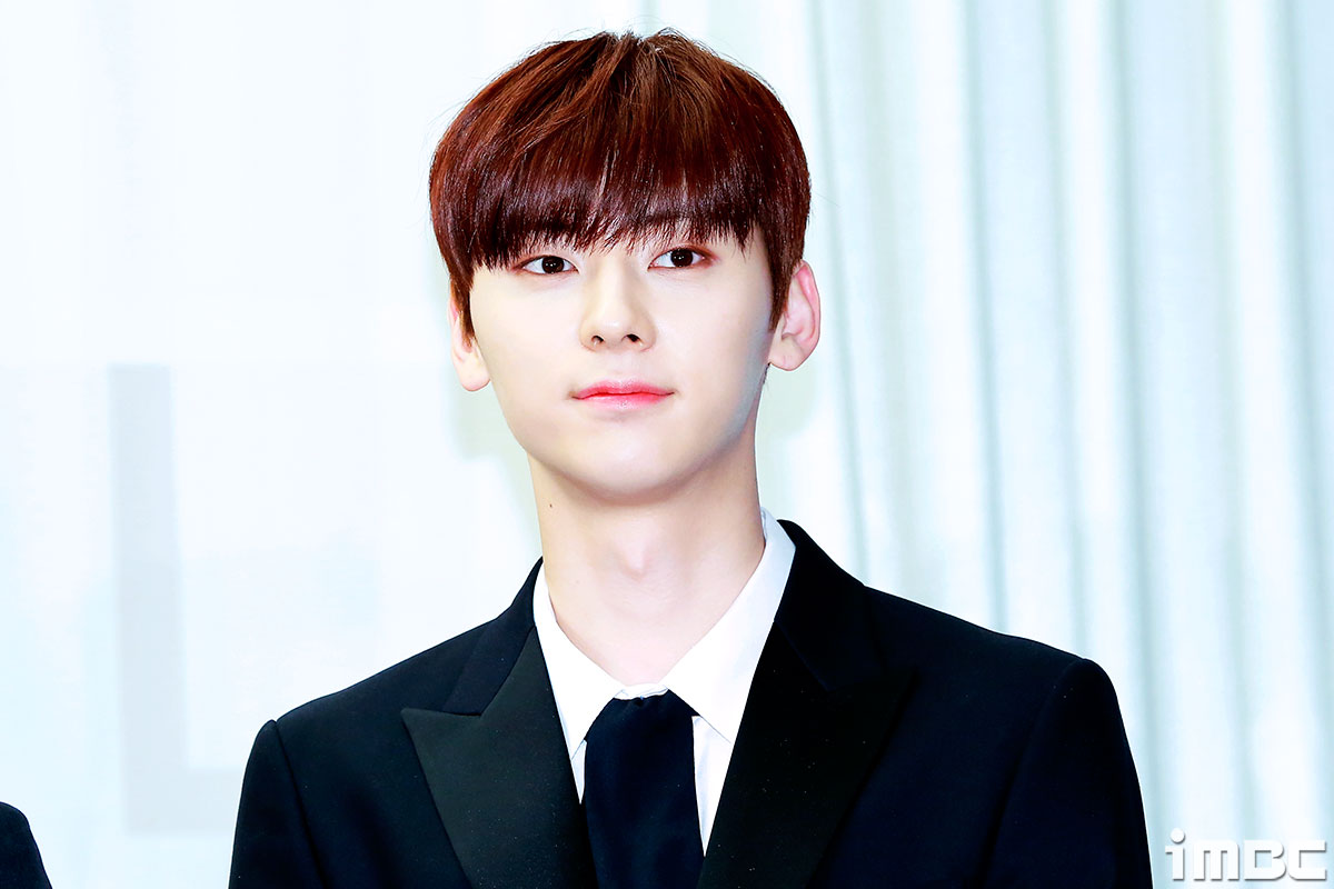 1995. 08. 09. Wanna One Hwang Min-hyunOn the other hand, Hwang Min-hyun recently appeared in MBC King of Mask Singer as a nickname called Terrius, and became a hot topic with excellent singing ability to the public.Wanna One has successfully completed a solo concert One the World in Seoul at Gocheok Dome from June 1 to 3, and will hold a tour concert in 18 cities in 13 cities for three months.iMBC Imitation  Photo iMBC