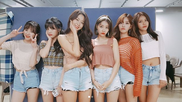 Seolhyun was delighted as AOA hit its debut six-year anniversary.AOA Seolhyun posted a picture of his members on August 9th with his I Love You on his Instagram.The day was AOAs debut date. AOA released its debut album on July 30, 2012, and debuted on August 9th.Based on the date of the debut stage, the debut six-year anniversary was met.kim ye-eun