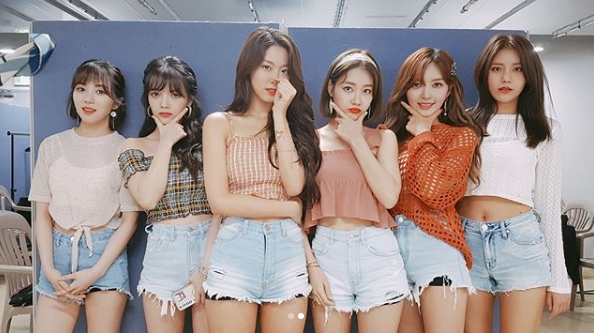 Seolhyun was delighted as AOA hit its debut six-year anniversary.AOA Seolhyun posted a picture of his members on August 9th with his I Love You on his Instagram.The day was AOAs debut date. AOA released its debut album on July 30, 2012, and debuted on August 9th.Based on the date of the debut stage, the debut six-year anniversary was met.kim ye-eun