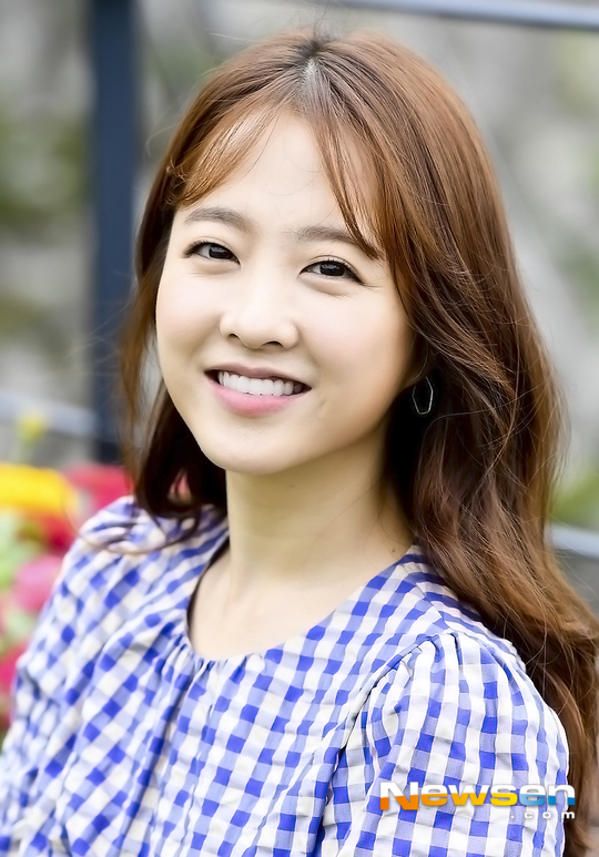 Park Bo-young has addressed the grievances of the melodrama.Actor Park Bo-young, who starred in the movie Your Marriage Ceremony, confessed that acting as a melodrama was difficult at an interview held at a cafe in Samcheong-dong on the morning of August 9.The reality empathy melodrama, Your Marriage Style, is a film that draws people to the gaze of Kim Young-kwang, not Seung Hee (Park Bo-young).Moreover, the emotion Park Bo-young heard when he first read scenario was Seung Hee is a little bad.But what point made Park Bo-young Choices this movie?Park Bo-young said, What should I do with such a bad child?But I thought that if I talked to the bishop and expressed the bad room of Seung Hee that I feel, there would be a new charm.Seung Hee is a friend who knows what he wants frankly and realistically.I liked it because I think that my thoughts are clear and subjective in Choices. Park Bo-young also stressed that he wanted to do too much movies.Park Bo-young said, I thought that the genre, the scenario, and the women would sympathize, but there are subtle things of the horse.There are times when there is a woman friend in chance, and I talked to the bishop about things that I know that Woo Yeon-i has a heart for me, and questions like that.What I felt this time was that men and women were different. I felt that interpreting was really different.Fortunately, the director accepted my opinion a lot and I had a discussion in the middle when I was shooting. I can not really do this ambassador.When I talk about this in this situation, I do not think Seung Hee is the child I think. I told him this, but the male staff definitely said, Is not it all women?I talked about this and all the female staff said, No, Boyoung is right. I talked about it and I saw a lot of compromises in the middle. This was the first time Park Bo-young had ever seen a film. Park Bo-young never actively offered his opinion.Park Bo-young said, There was no such thing when I was doing other movies. But I felt it for the first time.I did not have such a different opinion in interpreting the character, but I thought I should hold it to the end.It is a movie that looks at the accidental gaze, but when the men see it, Seung Hee wants to be like this, so there is a part that said it seems right to do this. So Park Bo-young said he was most curious about the audiences response: its likely to be interpreted differently by gender and age.Park Bo-young also said, I want to cry in one scene, but the bishop said never to cry. The common opinion of men is that women are always buried when they break up.They said the last woman they remembered was cold. Seung Hee is a woman, and hes sad.I am so sad, but I will not be upset. He confessed, It was really hard for me. Park Bo-young sighed, I wanted to do it too much, but I can not do it because it is difficult. Park Bo-young said, I want a melodrama looking at a womans gaze.I think Ill be so happy. Then Ill change. I think I can say, Let me feel more.Finally, Park Bo-young said, I did not think that the melody I always did in the drama was an authentic melody. The melody I wanted to do is like an eraser in my head.But what I felt this time was that those who are doing melodrama should do it. I felt like I should give up. I thought I could do what I could.I dont like the pretty Torr; I dont like crying with a pretty, faint look, Im crying with all the facial muscles, Im crying with sadness.I thought I would not be a melodrama like this. I will leave it to those who are good like Son Ye-jin. Meanwhile, Your Marriage Style (director Lee Seok-geun) is a work that depicts the fateful first love chronicle of Seung Hee (Park Bo-young) and Kim Young-kwang (Seung Hee), which believe in the fate of three seconds, and their dased love chronicle, which is rarely timed.Opened August 22.bak Beautiful Jung Yu-jin