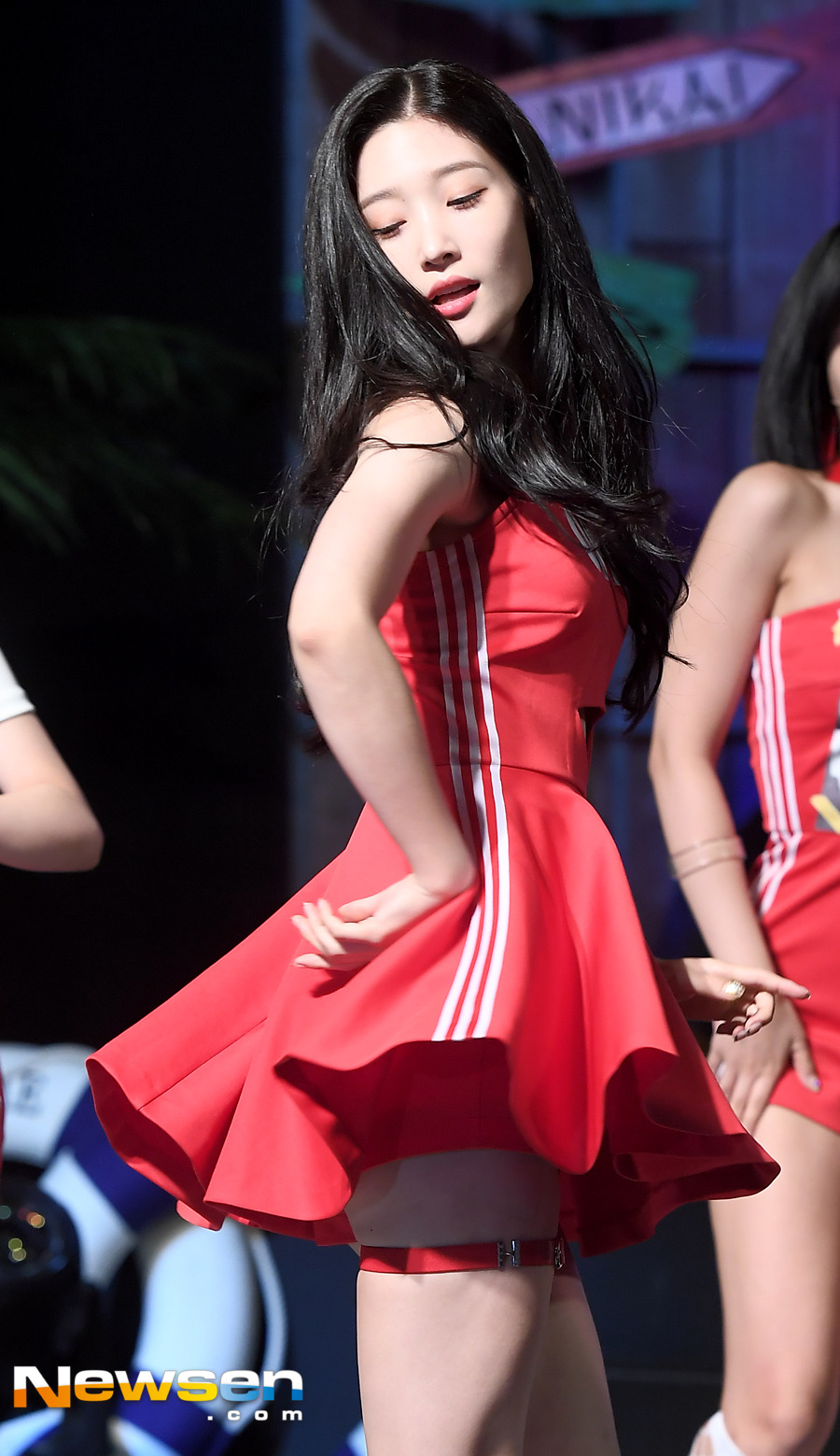 <p>A showcase of Girl Group DIAs fourth mini album Summer Ade (Summer Aid) was held at Blue Square in Seoul Yongsan District afternoon on August 9.</p><p>On this day DIA (Huy-Hyun based, Jung Chae-yeon, Yebin, Eunice, picked up, Jenny, Uncle, batting) is expanding the stage.</p><p>Recently Ginzu declared withdrawal, the team reorganized in eight people, come back for the first time in one year DIA released the sound source at 6 p.m. on 9th, starting with appearance in Mnet M Countdown, full-fledged Enter activities.</p>