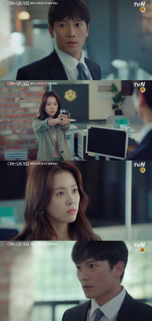 In the reality that Ji Sung changed, Han Ji-min met again as a co-worker, and Kang Han-Na began to shake Lee Yoo-jin.In the third episode of TVNs Drama Knowing Wife (playplayed by Yang Hee-seung and directed by Lee Sang-yeop), which aired on the 8th, Cha Ju-hyuk (Ji Sung) was depicted living with Lee Hye-won (Kang Han-Na) instead of Seo Jin (Han Ji-min).Joo Hyuk helped Woojin, who had suffered a difficult situation in the past, and became married.However, Moy Yat was not easy, and Woojin was hit by children and lived in life unlike the beautiful appearance.Then I went back to the past with time slip and turned away from Woojin and continued my relationship with Hyewon.In the end, Juhyuk married Hyewon, and unlike when he married Woojin, there was a good house and a car, and Hyewon was living his life by preparing breakfast.In addition, before the reality changed, I was hit by Moy Yat at the company, but after my wife changed, I was treated well at the company.The craftsman was the representative of JK Group, and the craftsman became a branch VVIP, and no one was begging him as before.Ju-hyuk was being treated so much as to say to Jong-hu (Jang Seung-jo) that he save the country in his past life.The life of Woojin has also changed: Woojin has lived as a career woman who is thorough in self-management, unlike when she slept all night, took care of her children, and worked.Joo Hyuk and Woojin were living in the south, but the relationship was not easy to break.Woojin accidentally picked up Cha Ju-hyuks cell phone at a convenience store, and when he saw the background, he said, It is my style that looks cute.In the end, Joo Hyuk and Woojin were reunited.The morning after Woojin was issued, they were alone in the office, and Joo Hyuk was nervous, saying, Do you recognize me?Ju-hyuk seemed to live a happy life by marrying Hye-won, not Woojin, but in reality he did not.Hye-won spent unaffordable consumption on his income and did not care for his family, and he also distanced himself from the house of Ju-hyeok and made him feel sorry for him.In addition, Hyewon formed a strange atmosphere with Jeong Hyonsoo (Lee Yoo-jin), a handsome flower boy student.Hyewon met with Jin Hyonsoo and recalled the meeting that night and smiled, I have eyes to see young things.Hye-won, who had a strange first meeting with Joo-hyuk, Woojin, and Jeong Hyonsoo, who met again, raises questions about how their relationship will change.TVN Knowing Wife broadcast capture