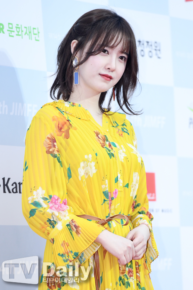 The 14th Jecheon International MusicFilm Festival (JIMFF) Red Carpet was held on the afternoon of the 9th at the Cheongpung Lake stage in Jecheon, North Chungcheong Province.Actor Ku Hye-sun attended the Jecheon International Music Film Festival.The opening ceremony of the 14th Jecheon International Music Film Festival will be held in the order of the opening ceremony of the chairman of the Organizing Committee of the Lee Sang-cheon, the stage greeting of the ambassador Kwon Yu-ri, the introduction of the international competition and judging panel, the awards ceremony for the Jecheon Asian Film Music Award, ...The 14th Jecheon International Music Film Festival, which runs from 9th to 14th, meets audiences with 116 movies from 38 countries and 40 musical performances.14th Jecheon International MusicFilm Festival (JIMFF) Red Carpet