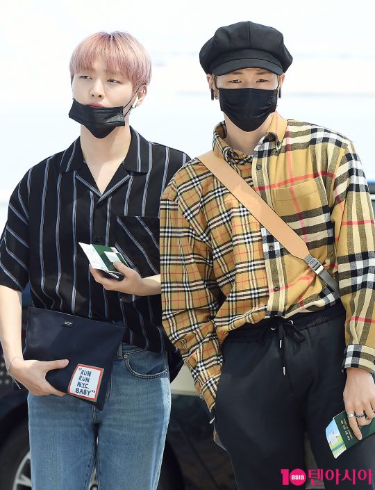 Group Wanna One Yoon Ji-sung and Kang Daniel are leaving for United States of America through Incheon International Airport on the afternoon of the 10th to attend the LA K-Con schedule.