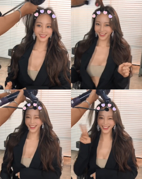 Actor Han Ye-seul has boasted of all-time visuals.Han Ye-seul posted a short video on his instagram on the 10th with an article called Good Morning.Han Ye-seul in the video made the surroundings bright with a bright smile.Han Ye-seul, who was smiling at the stretch, suddenly danced and showed off the aspect of Hung Wealthy.He also made a lovely wink, and took a V (V) pose, making even those who showed off their unique lovely charm with a pleasant smile.On the other hand, Han Ye-seul attended a brand event on the 9th and showed up for a long time.Han Ye-seul, who was on the official list for the first time since the medical accident in April of Lipoma removal surgery, became a hot topic with her still beauty and unconventional fashion.