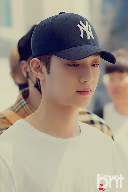 Wanna One Lai Kuan-lin This mans smile is always spring <p>2018 Keikorn left the United States of America LA via Incheon International Airport on the 10th afternoon.</p><p>Group Wanna One Lai Kuan-lin is heading for departure.</p><p>Provide article information</p>