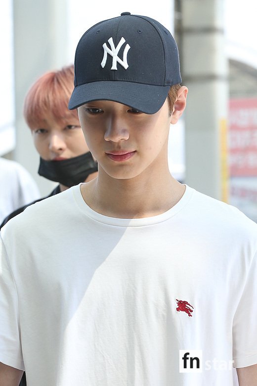 Group Wanna One left the country via the Incheon International Airport to attend the 2018 KCON (Kacon) LA in United States of America LA on the afternoon of the 10th.