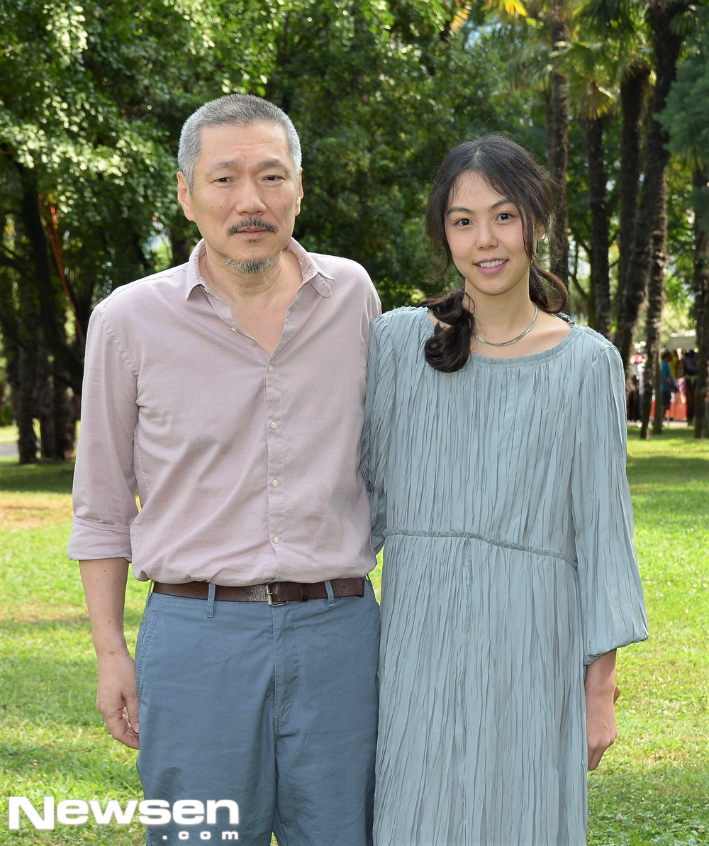 Hong Sangsoo and Actor Kim Min-hee, who have been embroiled in the recent Affair controversy, were spotted in Switzerland.According to United States of America Splash.com on August 9 (local time), the Hong Sangsoo and Kim Min-hee couple attended the 71st Locarno International Film Festival 2018 in Locarno, Switzerland.The two people gathered their eyes with a friendly appearance, such as appearing in front of the reporters.The movie Riverside Hotel directed by Hong Sangsoo and starring Kim Min-hee was the only Korean film to be invited to the competition at the Locarno International Film Festival.The domestic release date is not yet known. It depicts the story of a middle-aged man, his children, and two young women.hwang hye-jinPhoto Offering: TOPIC / Splash News