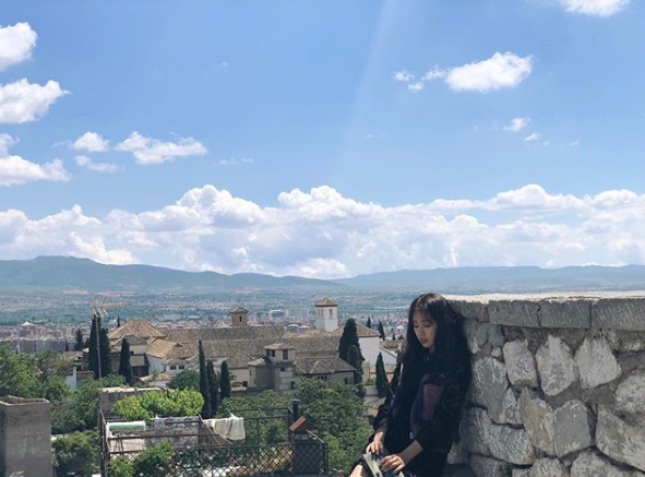 Actor Park Shin-hye reveals recent statusPark Shin-hye posted a picture on Instagram on the afternoon of August 10.The photo shows Park Shin-hye sitting in the background of a beautiful scenery and showing off her doll-like beauty.A wide picture, a visual like the main character in the picture, is admirable. The picture appears to have been taken overseas.Park Shin-hye has been working on filming TVN fantasy romance Drama Memories of Alhambra Palace (playplayplay Song Jae-jong/directed Ahn Gil-ho), which is scheduled to air in the second half of this year.The mystery part holding the key of the event in the play was the character Jung Hee-joo who coexisted.hwang hye-jin