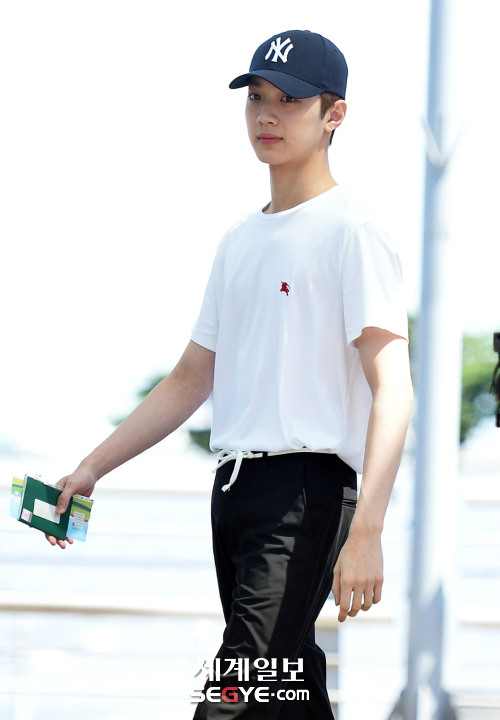Group Wanna One Lai Kuan-lin is leaving for Los Angeles on the afternoon of the 10th to attend the K-Con Concert.