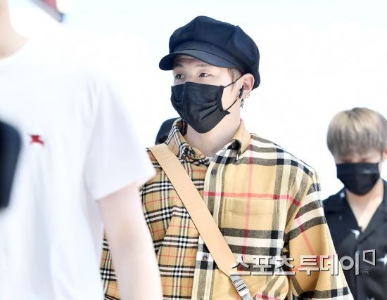 Group Wanna One Kang Daniel is leaving the country via Incheon International Airport on the afternoon of the 10th to attend the 2018 LA KCON (K-Con).