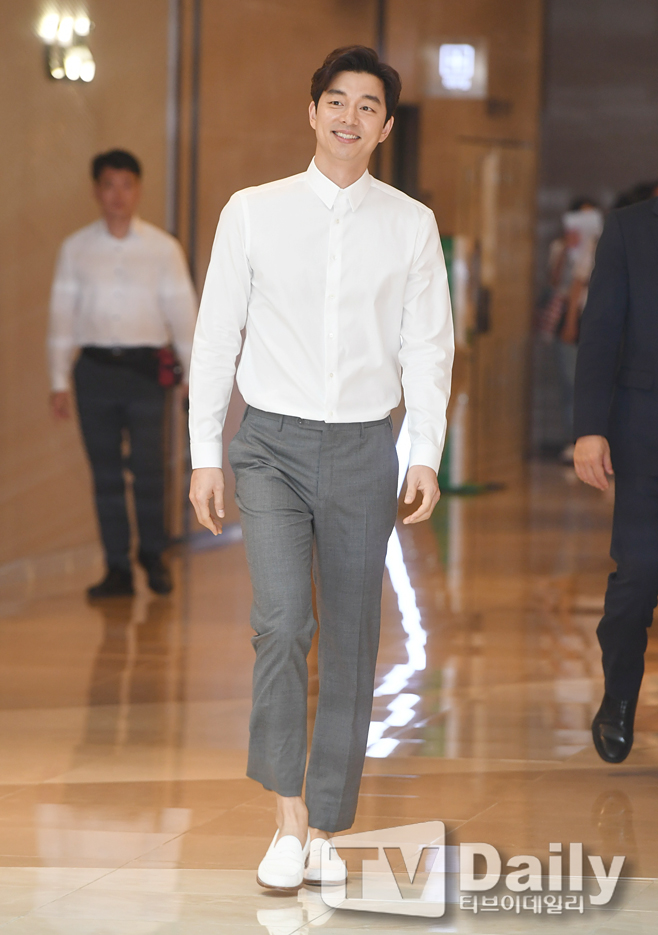 Actor Gong Yoo attends the Daily Room Reasonable Design event held at Starfield, Goyang City, Gyeonggi Province on the afternoon of the 10th.Daily room reasoned design event