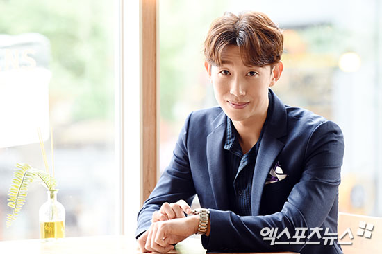 Kang Ki-young, who recently appeared as the only friend Park Yoo-sik of Vice Chairman Lee Yeongjun (Park Seo-joon), in the TVN tree drama Why is Secretary Kim?, talked about his testimony and future activities through interviews.In an interview at a cafe in Samcheong-dong, Jongno-gu, Seoul on the afternoon of the 3rd, Kang Ki-young recalled, Drama, which was so hot, and Why is Kim doing it?I was delighted to be able to co-work with my fellow actors, he said. I would like to express my gratitude to Park Jun-hwa, who has been working on the successful work, and I am really grateful to the viewers.Why would Secretary Kim do that is a really special piece for Kang Ki-young, who said: The popularity you can feel has changed, real-time comments have been good.I got confidence as an actor, he said about Kim.Park Yoo-sik, played by Kang Ki-young, is also the character who left many buzzwords after the main characters such as Owner and Park Kyung-sol.In the original work, there are not many appearances of the family, but there was an impact that gave the necessary advice to Young Jun.Owner is the title that was also in the original work, and he liked it all because he used it repeatedly. Young Jun was just thrown, but the director and the artist liked it.It was amazing that Im being rash to be the number one real-time search word. I thought Kang Ki-young was going up, but Im rash. Ha ha.Lee Yeongjun - Park Yoo-siks combination of Why is Kim Secretary? is a romance combination that is loved as the main couple Lee Yeongjun - Kim Mi-so (Park Min-young).Kang Ki-young said he was nervous at first to co-work with Park Seo-joon.But most of all, the praise was the synchro rate with the original character. In particular, Kang Ki-young was evaluated as like it popped out of a webtoon and synchro rate is 100%.He also said that the most important part of the story was the synchro rate with the original work after the appearance of Why is Kim Secretary?I tried to emulate the original, and I thought you looked good on it, and if you get out of the original, I thought that those who read the original would not like it.The clothes were also worn to match the original character. (Park) Min-young also prepared the costumes and accessories in a similar way, and Kiss Shin also said, Lets try the same as Webtoon.There are some newly created characters, so it would have seemed a bit different, but I was most proud to see the comment that synchro rates are good.The efforts of these actors shined and it was popular enough to go on a reward vacation.However, Kang Ki-young is not present on the reward vacation because his next work is confirmed early.I cant go on a reward vacation because it overlaps with the next film, Teri Hatcher behind me, which is not a shame.Wouldnt Teri Hatcher, who is behind me, be able to go on reward leave if he worked hard? (Laughs). I wish the work worked out, and I think Chemie is still too good.If you lived in the first half of the year to see Park Seo-joon, you should live in the second half to see So Ji-sub Now Kang Ki-young is an actor who has made a certain name, but he has received Feelings called entertainer, actor while watching So Ji-subIn the first half of the year, he added, I want to leave a related search term with So Ji-sub Friend in the second half, just as the related search term was Park Seo-joon Friend.I am confident that I have a related search term called So Ji-sub Friend because I like the co-work of both.Like shooting Kim Secretary with the heart of laughing at Park Seo-joon, hes laughing a lot at So Ji-sub now.Its not just serious and serious Feelings, like I saw on screen, its comfortable and fun.Finally, Kang Ki-young gave an exemplary answer to the question I will work hard on what I have given when asked how I want to finish the remaining 2018.When I saw his next work piled up, his ungainly goal felt more reliable.I am so grateful that I am constantly working on my work, so if I do other works that will be in parallel with Drama who is now in, I think this year will go all the way.Ten years ago I thought, What am I doing at the 2018 Pyeongchang Olympics?, and then there were many thoughts and changes.At that time, I wanted to enjoy Kyonggi at home comfortably, but I actually went to Kyonggi this year and saw it.It was 2018, when there was a lot of change, and I think there will be a lot of change in the future, so I will work hard on what I have been given. 