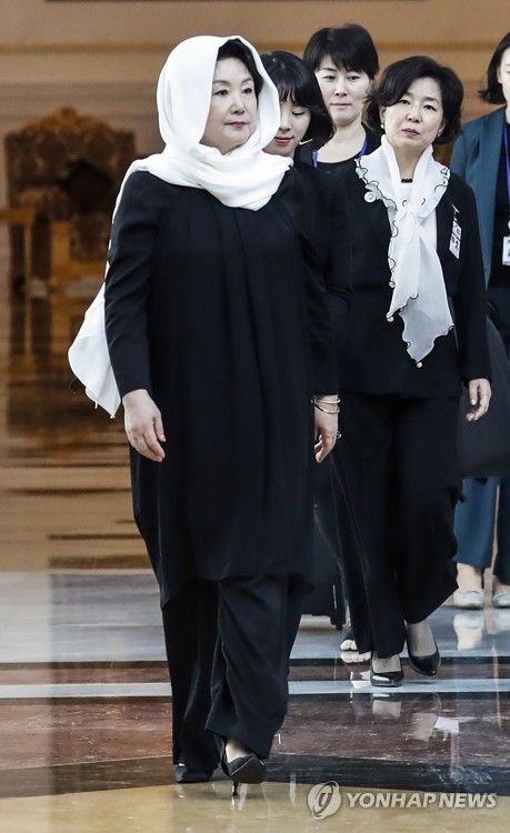 아랍에미리트 방문 당시 히잡을 쓴 김정숙 여사 [연합뉴스 자료사진]