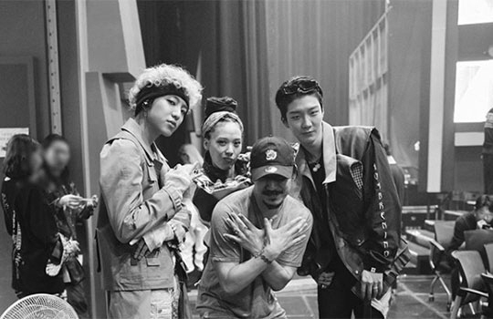 Kang Seung-yoon and Seung-Hoon Lee of Group WINNER recalled the glory with Hip-hop Legend Yoon Mi-rae - Tiger JK couple.Kang Seung-yoon posted a picture on his SNS on the 11th with an article entitled A wonderful memory with two legends, an honor.On this day, Kang Seung-yoon and Seung-Hoon Lee performed MBC Show! Music Center summer special with Yoon Mi-rae.After WINNER members showed Everyday, they showed a stage full of hip-hop charisma with Payday with Yoon Mi-rae.WINNER will meet with fans through the WINNER 2018 Everyware Tour at the Olympic Gymnastics Stadium on the 19th.