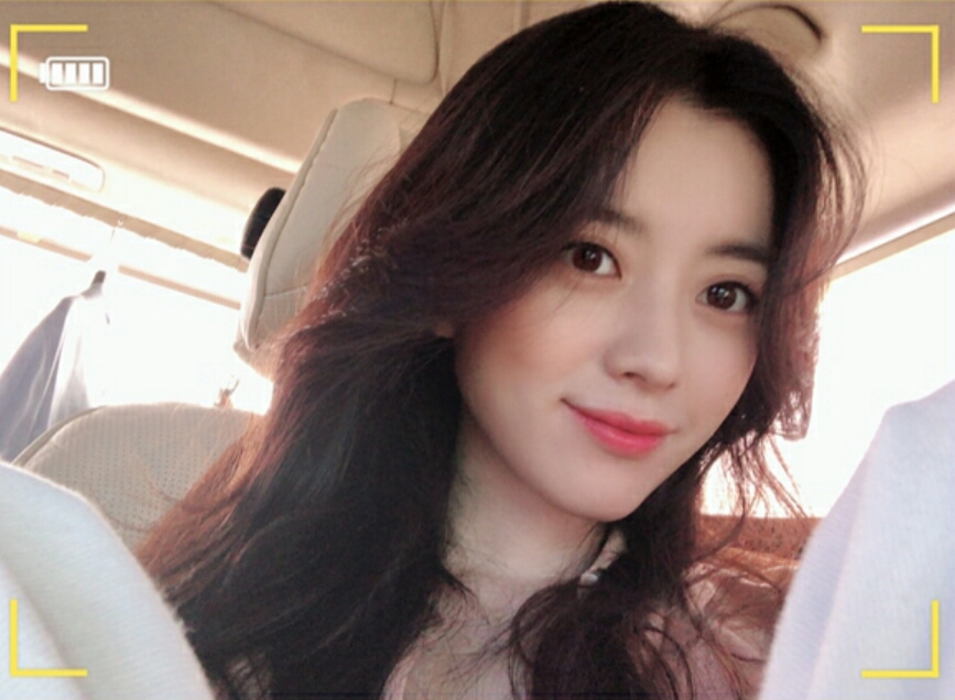 Selfie of Han Hyo-joo has been released.Actor Han Hyo-joo posted several photos on his Instagram on August 11th.In the photo, Han Hyo-joo boasts a lovely beauty; the increasingly prettier Han Hyo-joo goddess visual catches the eye.Kim yae-eun