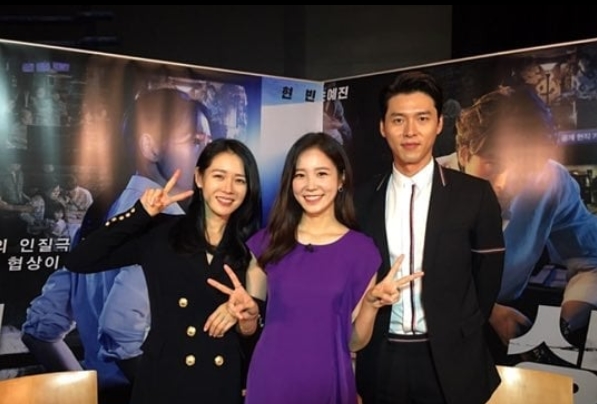 SBS Jangye One announcer reveals Fan heart toward Son Ye-jin and Seongdeok Celebratory photohas released the book.On the 10th, the one announcer posted a picture on his instagram with an article entitled This sister is so good # Sungdeok # Negotiation.In the open photo, One is taking a cute V pose with a bright expression between the actors Son Ye-jin and Hyun Bin in the movie Negotiation.Recently, One met with Son Ye-jin and Hyun Bin and interviewed him. Especially, One, who is known as a fan of Son Ye-jin, certifies successful virtue and shows a full fan heart.In addition, Jang Ye One is a beauty representing the announcer system, and Son Ye-jin is a beauty representing the movie industry.The netizens who encountered the photos responded such as Both of you are beautiful, Yes One is a birthday, I can not cover my superiority and I look like a sisterJangye One SNS