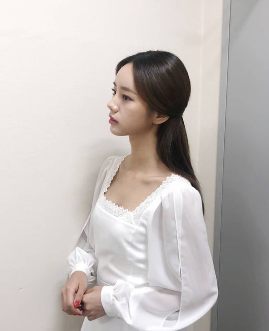 Girls Group Girls Day and actor Hyeri emanated an elegant charm.Hyeri posted a picture of her wearing a white costume on her SNS on the 11th.In the photo Hyeri wears a dress with a lace-up neck and a See through arm.In particular, Hyeri stands in a simple posture with a half-bundled Hair style, reminds me of the youthful days of Olivia Holt Hotsse in the movie Romeo and Juliet.Meanwhile, Hyeri is appearing on tvN Amazing Saturday.hyeri SNS