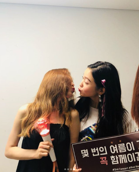 Singer Taeyeon has posted a loving photo with SM junior singer Red Velvet Yeri.Todays Girls Generation member Taeyeon released a photo of Red Velvets Yeri through his personal instagram.In the open photo, Taeyeon wrote two fishes, and took a loving pose for each other with his lips in the shape of Red Velvet Yeri and fish.SM Entertainment is a long time because it contains the appearance of the senior and junior.In particular, Yeris hand attracted attention because he heard a cheer picket saying, I will be together after a few summers.On the other hand, Taeyeon announced the new start of SM Station on the 10th and released the collaboration song Page0 with Melomance in front of fans.Taeyeon Instagram caption