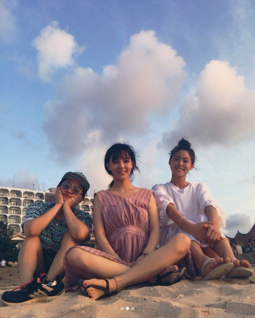 AOA Seolhyun shared Summer Vacations at Resort memories with Jimin and broadcaster Kim Shin-Young.Seolhyun posted several photos on his 11th day with a short explanation of 301 in his instagram.The photo showed Seolhyun Jimin Kim Shin-Young, who traveled to Sea, and the three people sat on the sandy beach and posed while looking at the camera.They also jump high and express their body 301. The appearance of the cheerful people makes even those who see it smile.Meanwhile, Seolhyun will meet with the audience with the movie Anshi Sung which will be released on the 19th of next month.