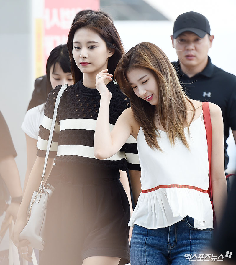 <p>Group Lucky Twice TZUYU, Sana left the US LA via Incheon International Airport Terminal 1 on the 10th afternoon of the concert schedule.</p><p>Lucky Twice TZUYU Palm face</p><p>Lucky Twice TZUYU Unreal Beauty</p><p>Lucky Twice Sana Beauty that makes the wind jealous</p><p>Lucky Twice Sana As much as I can withdraw</p><p>Lucky Twice TZUYU - Sana The beauty doubles</p>