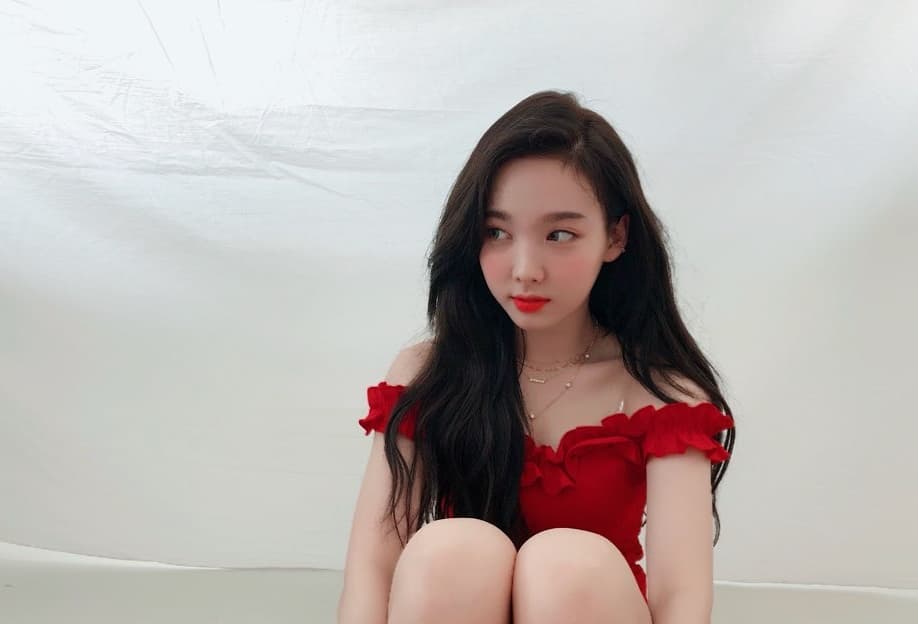 TWICE Nayeon flaunts neat beautyNayeon posted a picture of himself and an article on the official Instagram of TWICE on the 11th, When I wear my Passion clothes these days.Nayeon in the open photo is wearing an intense red off-shoulder top.Netizens left comments such as Nayeon is the most beautiful in the world and My sister is so cute.On the other hand, TWICE released its second special album Summer Nightstand title song Dance The Night Away on the 9th of last month and reached the top of SBS popular song broadcast on the 5th, achieving 9 music broadcasts and 8 consecutive triple crowns.In addition, on September 12, Japan will release its first full-length album BDZ.Photo: TWICE Instagram