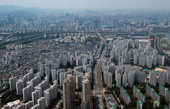 지난달 말 정부가 발표한 내년도 세법 개정안이 시행되면 다주택자의 세금 부담이 크게 늘어난다. 세제 혜택이 많은 임대주택사업자에 대한 관심이 높아질 전망이다.