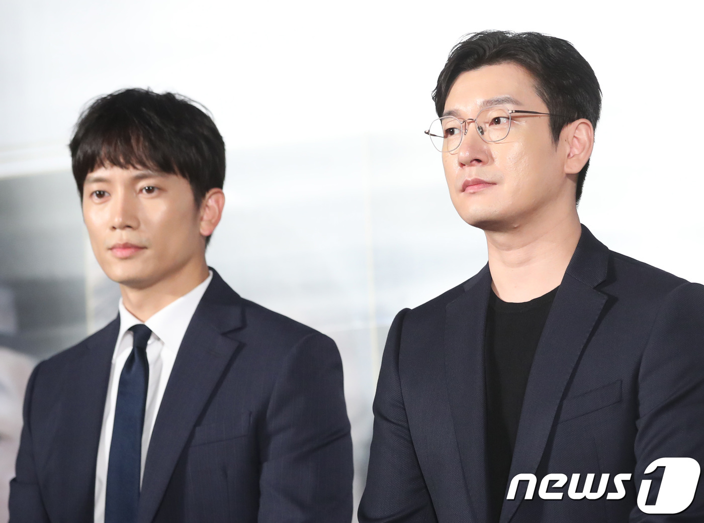 Seoul=) = Actors Ji Sung and Jo Seung-woo attend the film Fengshui Production Briefing Session at Seoul Dongdaemun Megabox on the morning of the 13th, and are showing off their charm.August 13, 2018.