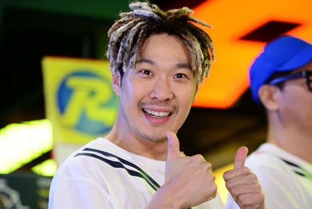 The group Black Pink member Jenny Kim and actor Jin Ki-joo together with SBS Running Man Kangson Vacation special film was released.Running Man official Instagram page featured Kangson Vacation on August 13.Jenny Kim X Jin Ki-joo X members who are really excited with the behind-the-scenes cut posted a picture.In the photo, Jenny Kim and Jin Ki-joo, who are enjoying the broadcast with the members, are shown.Especially Jenny Kims real and cute look attracts Eye-catching, with the neat beauty of Jin Ki-joo also catching the eye.The fans who saw the photos were Its so cute, Jenny Kim was really Hit the jackpot! Is it fixed?, Jin Ki-joo is pretty.This was the most fun feature. delay stock