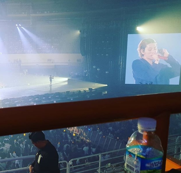 Group EXO member Chanyeol has released a photo of the group blockby leader Zico concert.Chanyeol posted a picture on his instagram on August 12 with an article entitled King of ZUNGLE! Thank you for the good performance.Inside the photo was a picture of Chanyeol and Choi Tae-joon taking a certified photo with Zico.Chanyeol and Choi Tae-joon are beaming in a V-pose: Zicos charismatic look draws attention.Fans who responded to the photos responded such as Its cool, both of you, Thank you for working hard, I am envious of this combination.delay stock