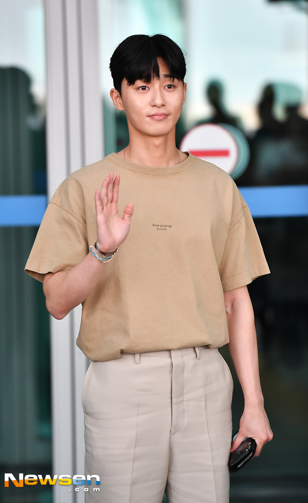 <p>tvN Mizuki drama Why is it so? Actor Park Seo-joon left a prize vacation at Thailand Phuket City via e-mart on August 13 afternoon</p><p>Park Seo-joon is heading for departure this day.</p>