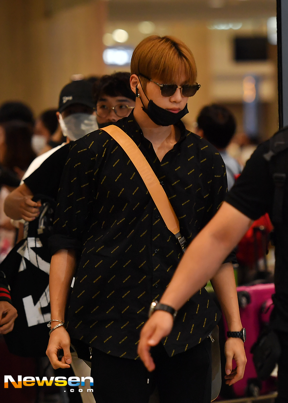 Group Wanna One returned home through Incheon International Airports Terminal 1 on the afternoon of August 13 after KCON LA performanceWanna One (Kang Daniel, Park Ji-hoon, Lee Dae-hui, Kim Jae-hwan, Ong Sung-woo, Park Woo-jin, Ry Kwan-rin, Yoon Ji-sung, Hwang Min-hyun, Bae Jin-young and Ha Sung-woon) are coming out of the arrival hall on the day.expressiveness