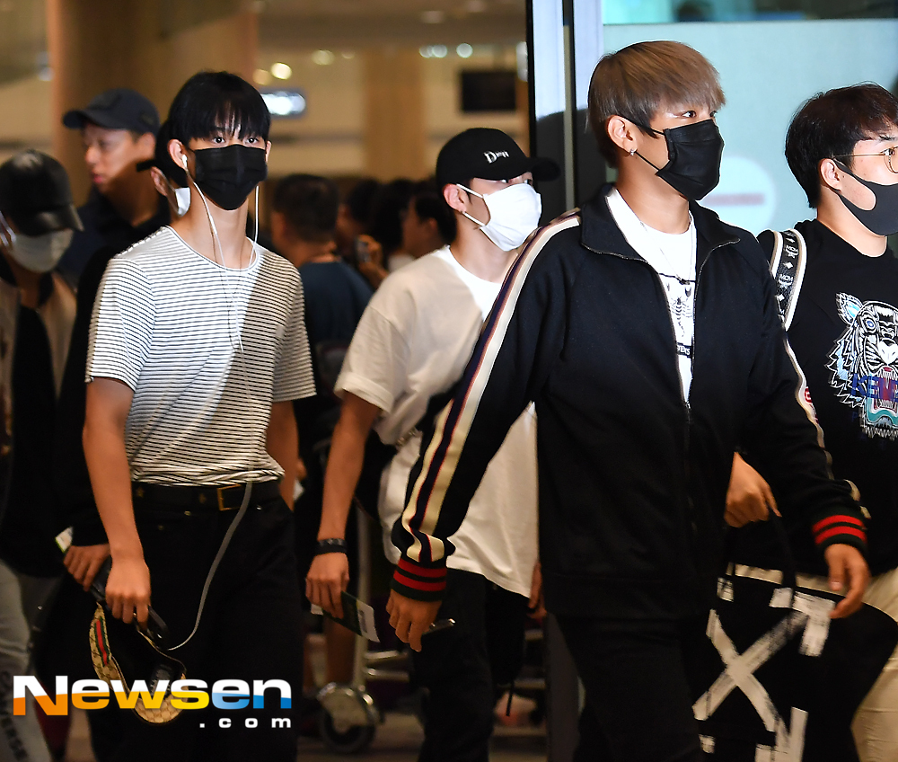 Group Wanna One returned home via the Incheon International Airport Terminal 1 on the afternoon of August 13 after KCON LA performanceOn this day, Wanna One (Kang Daniel, Park Ji-hoon, Lee Dae-hwi, Kim Jae-hwan, Ong Sung-woo, Park Woojin, Rai Kwan-lin, Yoon Ji-sung, Hwang Min-hyun, Bae Jin Young and Ha Sung-woon) are leaving the arrival hall.expressiveness