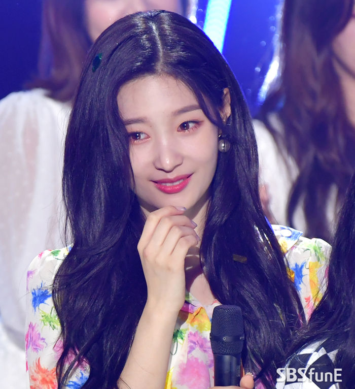 Singer DIA Jung Chae-yeon is delighted after being selected as The Show Choice at SBS MTV The Show at SBS Prism Tower in Sangam-dong, Seoul Mapo-gu on the afternoon of the 14th.On the same day, SBS MTV The Show appeared Leo, LaBoom, DIA, South Club, Ashley, Big Flo, Ivan, DiCrunch, Liv High, Hay Girls and Twelve Months.The Show, where the best K-POP stars stage, will be broadcast on SBS MTV and channel at 6:30 pm.