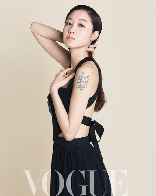 The attention was focused on the beauty of Actor Gong Hyo-jin.On the 14th, Taiwan fashion magazine Vogue Taiwan released a cover picture decorated by Gong Hyo-jin through official SNS.In the picture, Gong Hyo-jin showed off his colorful charm.The black-and-white photograph made her chic yet alluring vibes more attractive. The bright smile was agitated by innocence.Especially, the figure of the Gong Hyo-jin, which changes every moment of the picture artisan, completed a picture-like picture.Meanwhile, Gong Hyo-jin is filming the movie Hye-Jin Jeon, which challenged his first car-chasing action after his debut.