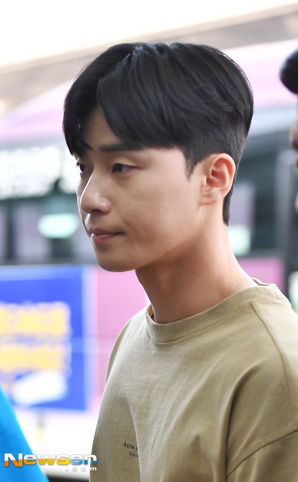 TVN Tree Drama Why is Secretary Kim doing it actor Park Seo-joon left the reward vacation to Thailand Phuket City through ICN airport on the afternoon of August 13Park Seo-joon is heading to the departure hall on the day.expressiveness