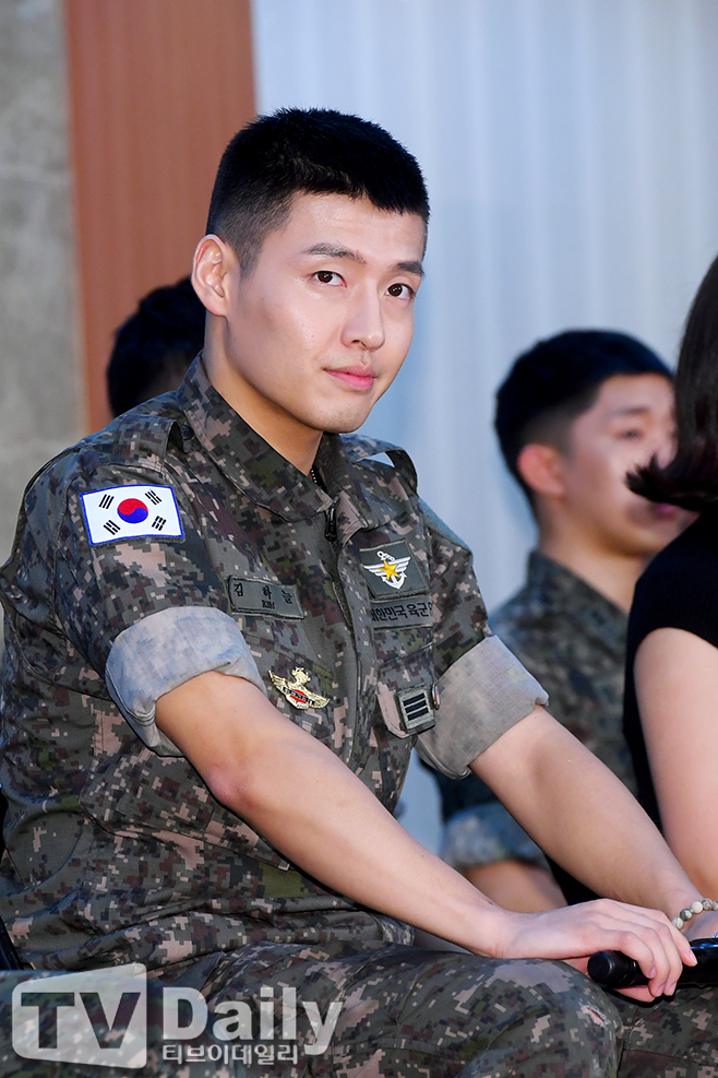 The creative musical Shinheung Independent School production presentation was held at the Army Hall of the Ministry of National Defense in Yongsan District, Seoul on the afternoon of the 14th.Actor Kang Ha-neul, who attended the production presentation on the day, is sitting.In commemoration of the 70th anniversary of the military, the Armys musical Shinheung Independent School is based on the Shinheung Independent School, which was at the forefront of the anti-Japanese independence war.It is a work that captures the fierce lives of people who lived in a changing era.Shinheung Independent School production presentation