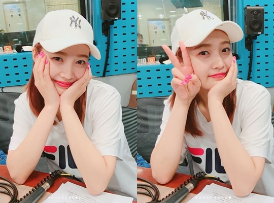 Group Red Velvet members Hwa-Jeong Chois Power Time certified photos were released.SBS Power FM Hwa-Jeong Chois Power Time official Instagram posted a selfie photo of the members on August 16 with the article Red Velvet Complete I met for a long time.The photos show Irene, Yeri, Sly, Wendy and Joy taking pictures. The members fresh faces catch their attention.Even though she is dressed in a hat and a T-shirt, the beauty of the shining members attracts Eye-catching.The fans who responded to the photos responded such as I love you, Thank you for the beautiful pictures and How long will you be beautiful?delay stock