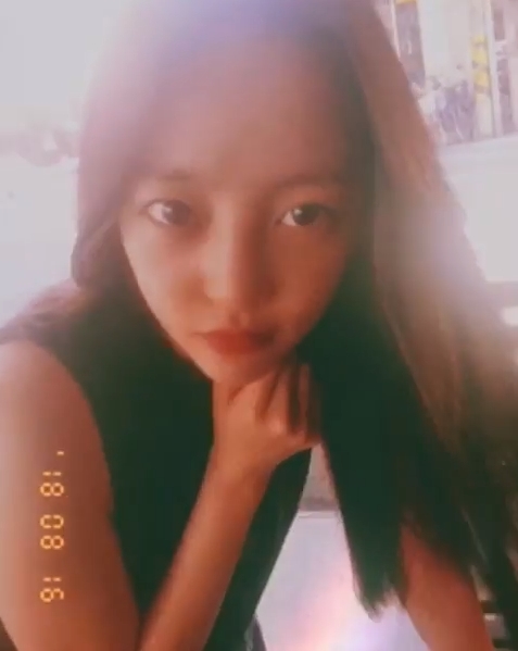 Actor Goo Hara from the group KARA showed off her fresh beauty.Goo Hara posted a video on her Instagram page on August 16.The video shows Goo Hara smiling brightly, who stares at the camera with playful eyes.Goo Haras small face size and large round eyes catch the eye.Fans who responded to the video responded Its cute today, Its really pretty, Ambassadors fighting and Its really beautiful.delay stock