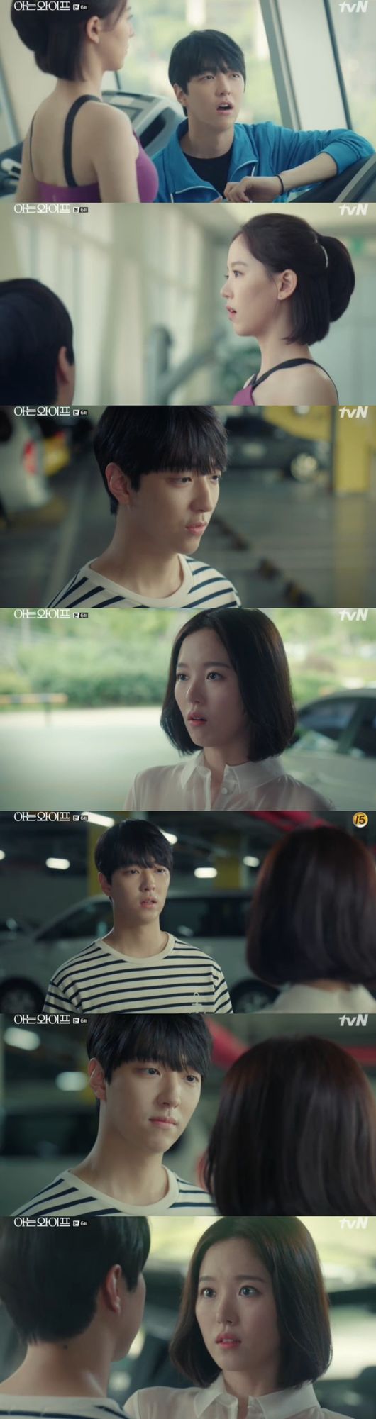Kang Han-Na witnessed Ji Sung stroke Han Ji-mins head in Knowing Wife.Hye-won (Kang Han-Na) witnessed Ji Sung-mins skinship with Woojin (Han Ji-min) in the TVN drama Ai is a Wife (directed by Lee Sang-yeop, played by Yang Hee-seung) broadcast on the 16th.Hye-won was exercising at the gym and waited for his younger son. He finally appeared and said, Did you wait for me? Hye-won maintained his poker face, saying, No.After finishing the exercise, he followed him and said, Lets go with my sister. He was hungry and actively came out, asking for food.Hyewon said, You do not think you are anything. He confessed, Let me do something, my sister is good.Hyewon said, Are you really going out? And asked him to abandon his fantasies about his association. He said, I saw the ring before. Hyewon said, You should know, meet your age instead of wasting time.I do not know if it is my way, I have not done proper love, said Young-nam. I will do my best to put up with it.Hye-won only looked at the back of such a young man. He looked at Hye-won as he approached again, and Hye-won was a snow.It turned out that the younger brother and son had deliberately approached Hyewon by imitating the second generation of chaebol.World Bank told him about leadership education, saying that Ju-hyeok had to go, on condition that he should coach Woojin properly.I have to go to leadership education, and I said that Juhyuk has an important commitment.After the war, he drove with Woojin to the training center. He showed a thorough appearance by preparing lunch boxes.Woojin said, I have done a lot of love. After the end, I was embarrassed that I had no experience. At the school, the end met with the women I had met.Woojin noticed this, and the latter was embarrassed. He was busy explaining it.Woojin smiled and said, What are you explaining so hard, its all over the past, he said. Its cute, its more humiliating not to have a love affair at that age.Joo Hyuk went to the common sense.I called the end of the day, but I did not answer the phone, and the common sense said, It seems to be doing a great job. Suwon FC, where love blooms.Juhyuk imagined the two and headed for Suwon FC in the taxi at that time.After the ceremony, he ignored Juhyeok and drank Woojin and wine. Juhyuk was worried about Woojin, which was weak.After the end, he asked Woojins movie taste. Joo Hyuk predicted I wonder, melodrama, but Woojin replied differently, Its a comedy.When I want to cry, I cry with melodies when I have no excuse. I do not want to show weakness, so I have a strong pride.Joo Hyuk recalled Woojin, who was tearful while watching a melodrama in the house, and then I was sorry to know why.The next day, the two met in front of World Bank, greeting each other casually. Woojin avoided Juhyeok, saying, I have something to live in a convenience store.He refused to do it if he tried to help him. But he was open to help.Ju-hyeok became late at night, and to Woojin, who was leaving late, Ju-hyeok said, Thank you, go carefully, and Woojin felt like a familiar voice.I have something to check, he said to Juhyuk, I am really sorry, and stroked his head with Juhyuks hand.Hye-won, who came to Ju-hyuk, witnessed two people and called them honey.