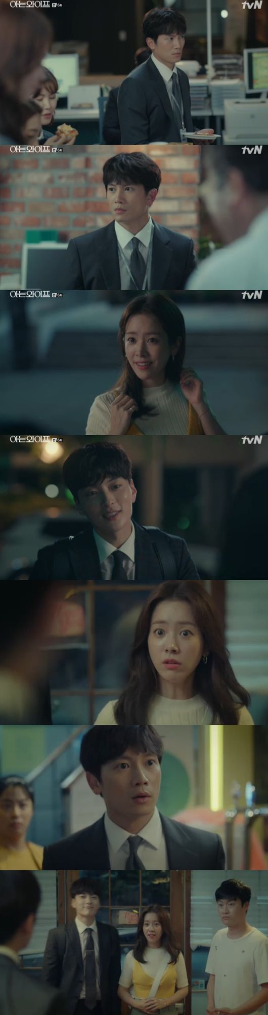 Kang Han-Na witnessed Ji Sung stroke Han Ji-mins head in Knowing Wife.Hye-won (Kang Han-Na) witnessed Ji Sung-mins skinship with Woojin (Han Ji-min) in the TVN drama Ai is a Wife (directed by Lee Sang-yeop, played by Yang Hee-seung) broadcast on the 16th.Hye-won was exercising at the gym and waited for his younger son. He finally appeared and said, Did you wait for me? Hye-won maintained his poker face, saying, No.After finishing the exercise, he followed him and said, Lets go with my sister. He was hungry and actively came out, asking for food.Hyewon said, You do not think you are anything. He confessed, Let me do something, my sister is good.Hyewon said, Are you really going out? And asked him to abandon his fantasies about his association. He said, I saw the ring before. Hyewon said, You should know, meet your age instead of wasting time.I do not know if it is my way, I have not done proper love, said Young-nam. I will do my best to put up with it.Hye-won only looked at the back of such a young man. He looked at Hye-won as he approached again, and Hye-won was a snow.It turned out that the younger brother and son had deliberately approached Hyewon by imitating the second generation of chaebol.World Bank told him about leadership education, saying that Ju-hyeok had to go, on condition that he should coach Woojin properly.I have to go to leadership education, and I said that Juhyuk has an important commitment.After the war, he drove with Woojin to the training center. He showed a thorough appearance by preparing lunch boxes.Woojin said, I have done a lot of love. After the end, I was embarrassed that I had no experience. At the school, the end met with the women I had met.Woojin noticed this, and the latter was embarrassed. He was busy explaining it.Woojin smiled and said, What are you explaining so hard, its all over the past, he said. Its cute, its more humiliating not to have a love affair at that age.Joo Hyuk went to the common sense.I called the end of the day, but I did not answer the phone, and the common sense said, It seems to be doing a great job. Suwon FC, where love blooms.Juhyuk imagined the two and headed for Suwon FC in the taxi at that time.After the ceremony, he ignored Juhyeok and drank Woojin and wine. Juhyuk was worried about Woojin, which was weak.After the end, he asked Woojins movie taste. Joo Hyuk predicted I wonder, melodrama, but Woojin replied differently, Its a comedy.When I want to cry, I cry with melodies when I have no excuse. I do not want to show weakness, so I have a strong pride.Joo Hyuk recalled Woojin, who was tearful while watching a melodrama in the house, and then I was sorry to know why.The next day, the two met in front of World Bank, greeting each other casually. Woojin avoided Juhyeok, saying, I have something to live in a convenience store.He refused to do it if he tried to help him. But he was open to help.Ju-hyeok became late at night, and to Woojin, who was leaving late, Ju-hyeok said, Thank you, go carefully, and Woojin felt like a familiar voice.I have something to check, he said to Juhyuk, I am really sorry, and stroked his head with Juhyuks hand.Hye-won, who came to Ju-hyuk, witnessed two people and called them honey.